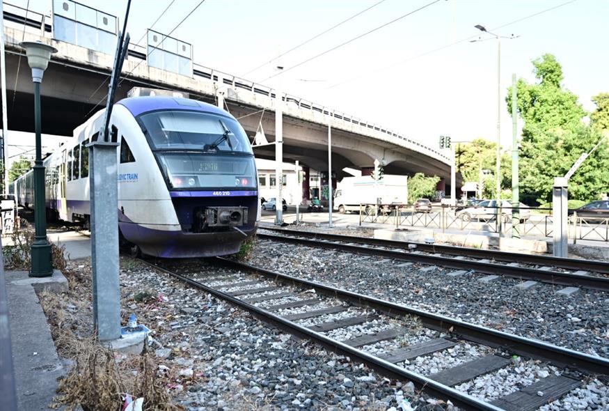 Προαστιακός στην Αθήνα (ΚΩΣΤΑΣ ΤΖΟΥΜΑΣ / EUROKINISSI)