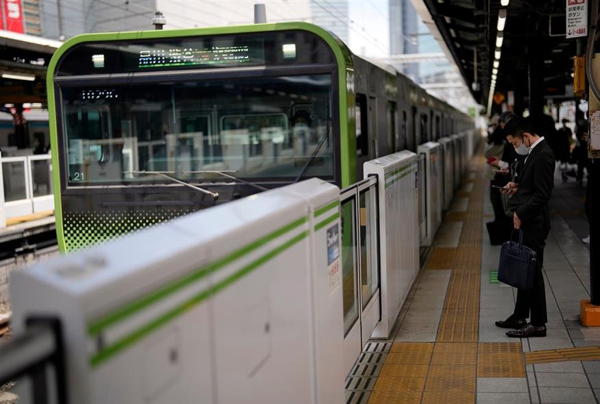 Τρένο στο Τόκιο (AP Photo/Eugene Hoshiko)