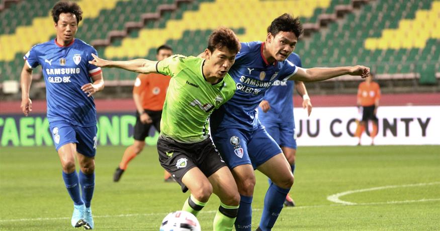 Το ποδόσφαιρο άρχισε ξανά στη Νότιο Κορέα αλλά με διαφορές συγκριτικά με το πρόσφατο παρελθόν (AP)