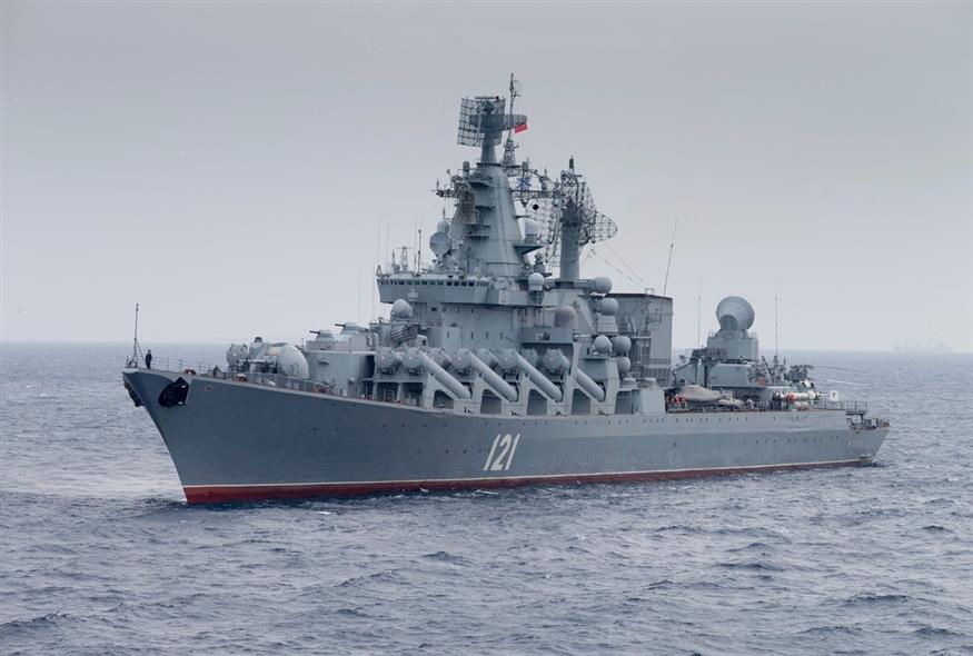 Το πυραυλοφόρο καταδρομικό, Moskva σε περιπολία στη Μεσόγειο πριν τη βύθισή του στην Ουκρανία / Russian Defense Ministry Press Service via AP