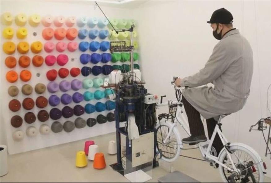 Πλέξιμο κάλτσας με ποδήλατο / Video Capture / Youtube
