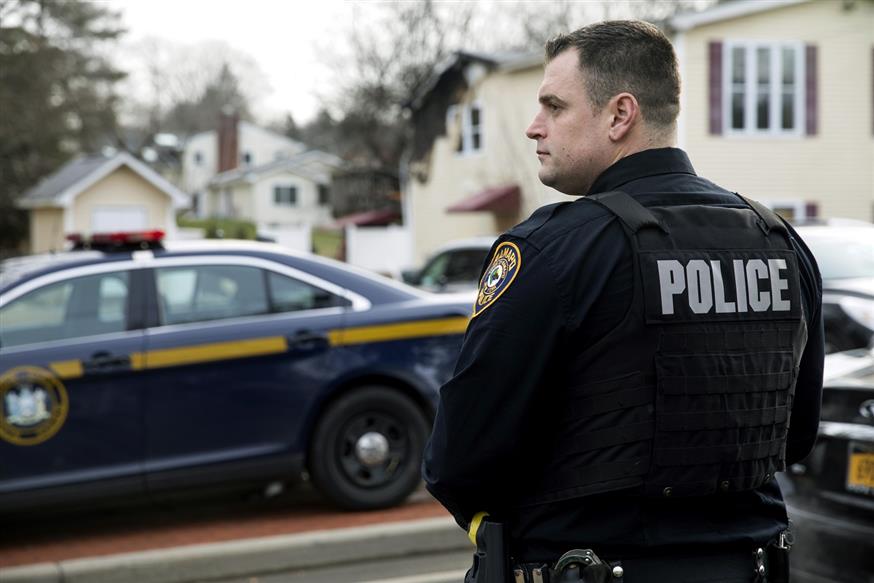 Αστυνομικός της Νέας Υόρκης (AP Photo/Julius Constantine Motal)