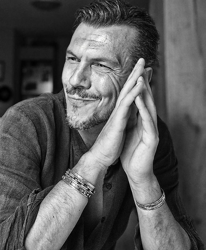 «Έμαθα πολύ γρήγορα πως το στόμα υπάρχει περισσότερο για να τρώμε παρά για να μιλάμε» λέει ο Ιωάννης Παπαζήσης (Copyright: Instagram)