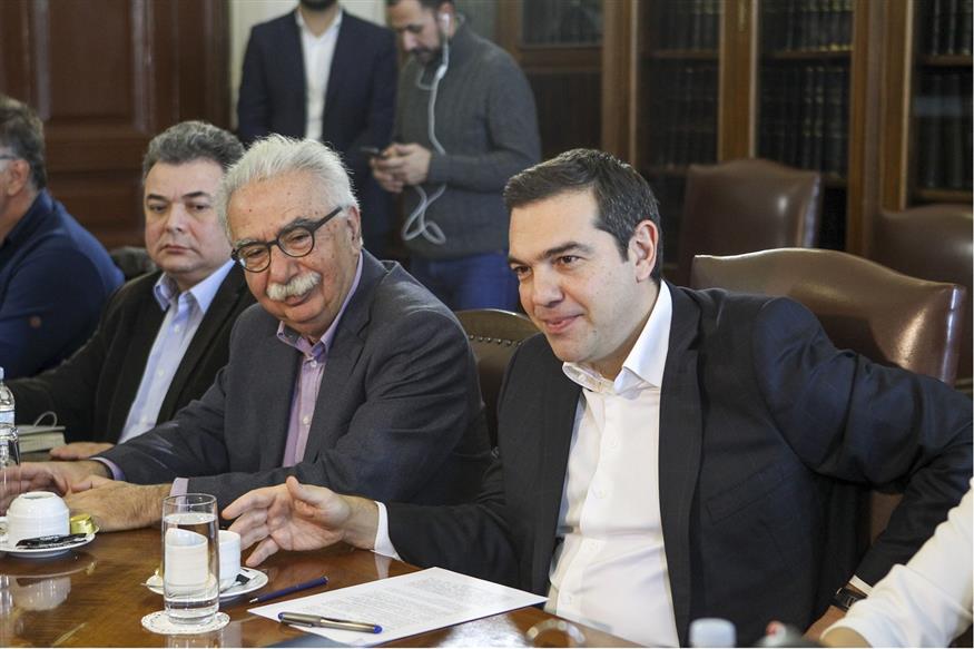 Ο πρωθυπουργός Αλέξης Τσίπρας και ο υπουργός Παιδείας Κώστας Γαβρόγλου (Eurokinissi/Φανή Τρυψάνη)