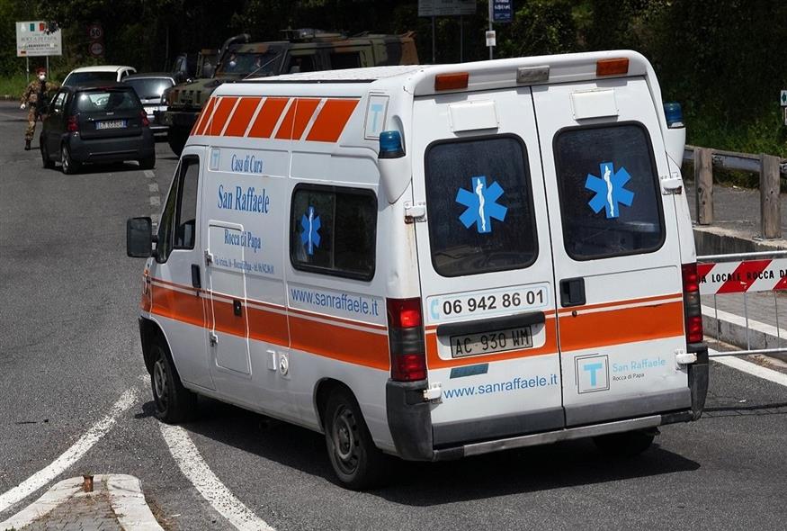 Ασθενοφόρο στη Ρώμη (φωτογραφία αρχείου / Associated Press)