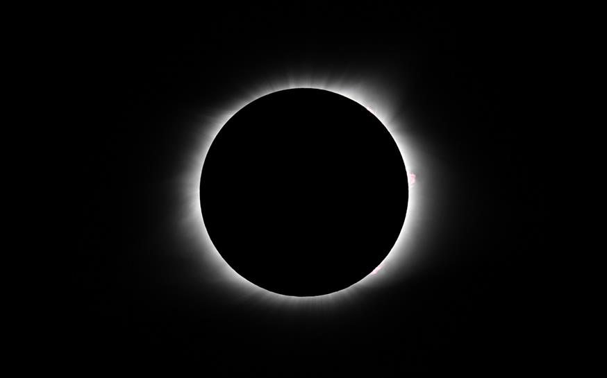 Μερική έκλειψη ηλίου (AP Photo/Timothy D. Easley)