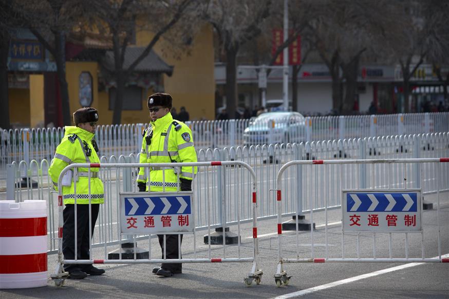 Κινεζική αστυνομία/(AP Photo/Mark Schiefelbein)
