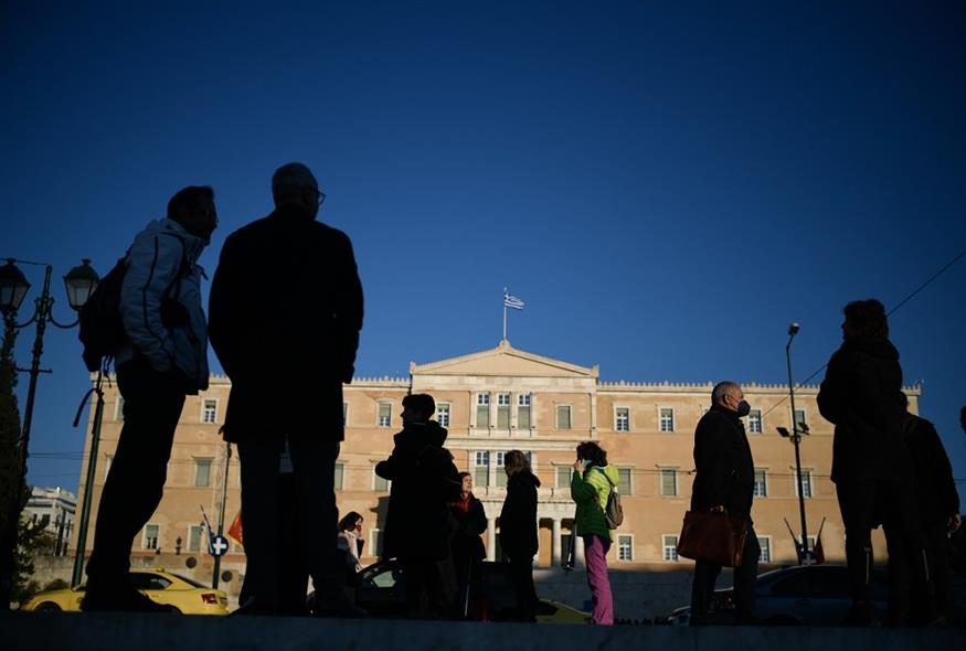 Στιγμιότυπο από τη ζωή στην Αθήνα (AP)