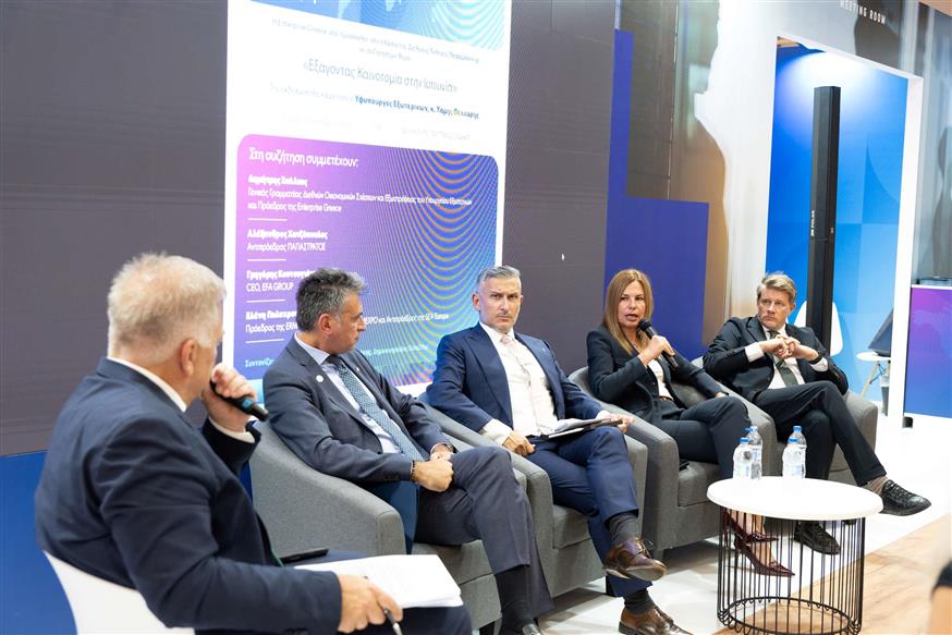 (από αριστερά προς τα δεξιά) Δημήτρης Σκάλκος, Γρηγόριος Κουτσογιάννης, Ελένη Πολυχρονοπούλου, Αλέξανδρος Χατζόπουλος (από αριστερά προς τα δεξιά) Δημήτρης Σκάλκος, Γρηγόριος Κουτσογιάννης, Ελένη Πολυχρονοπούλου, Αλέξανδρος Χατζόπουλος
