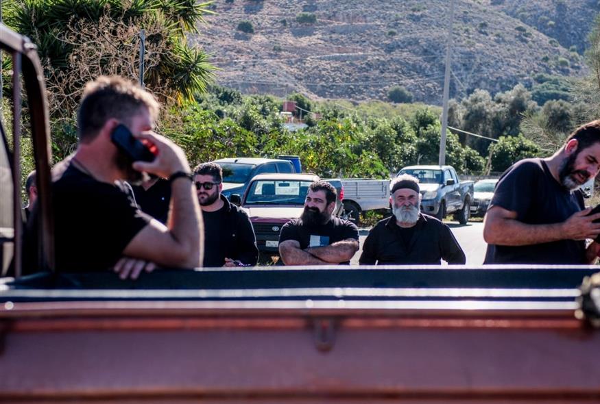 Στιγμιότυπο από το σημερινό μπλόκο των κτηνοτρόφων (ΓΙΑΝΝΗΣ ΑΓΓΕΛΑΚΗΣ/EUROKINISSI)