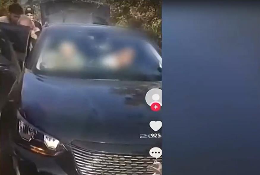 Γνωστός επιχειρηματίας αναγνώρισε το αυτοκίνητο του σε βίντεο που δείχνει διακινητές να μεταφέρουν μετανάστες/video capture MEGA