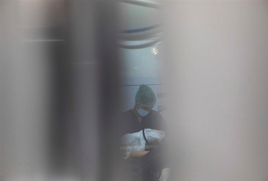 Νεογέννητο μωρό σε νοσοκομείο (Φωτογραφία αρχείου/AP Photo/Francisco Ubilla)
