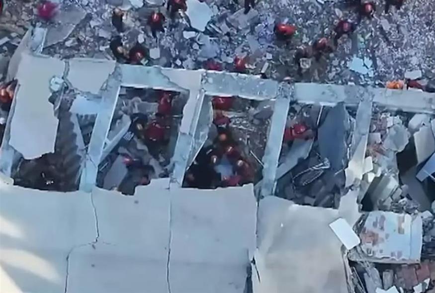 Το κτίριο που κατέρρευσε στο Κοτζαέλι (Youtube capture)