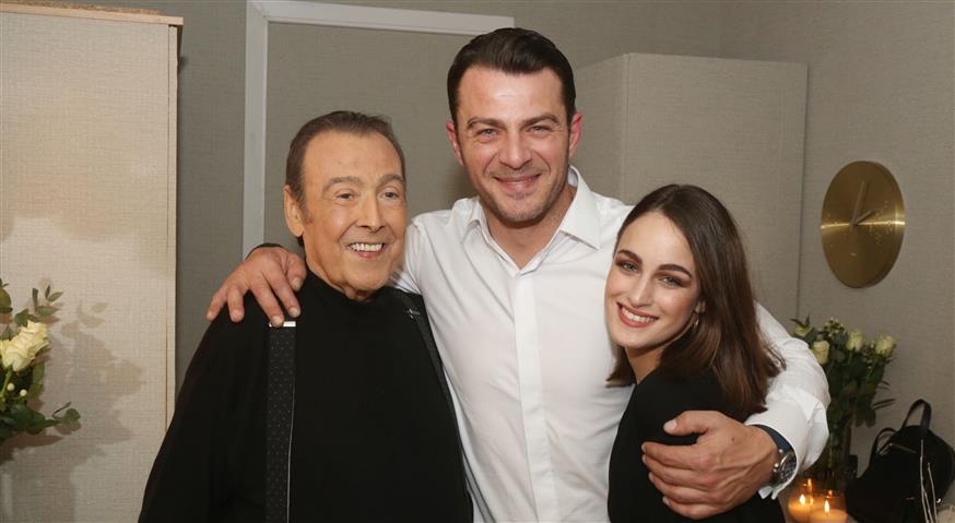 Ο Τόλης Βοσκόπουλος μαζί με την κόρη του, Μαρία και τον  Γιώργο Αγγελόπουλο (Copyright: NDP)