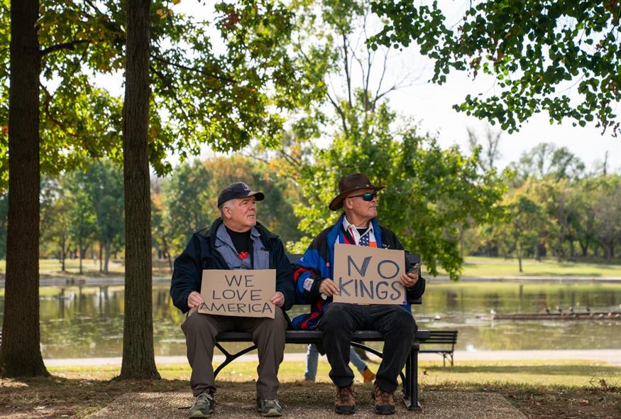 Ογκώδεις διαδηλώσεις κατά του Τραμπ/AP (gallery) Ογκώδεις διαδηλώσεις κατά του Τραμπ/AP (gallery)