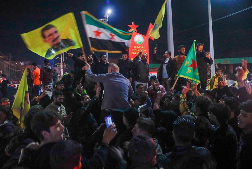 Κοσμοϊστορική συμφωνία μεταξύ Κούρδων και καθεστώς Τζολάνι στον ορίζοντα (Baderkhan Ahmad/AP)