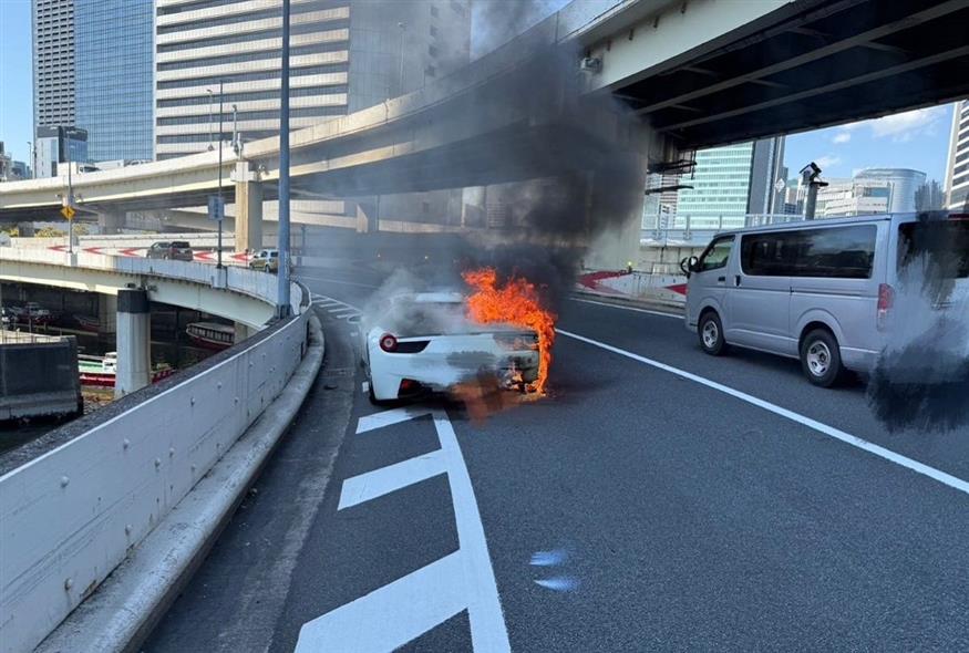 Η Ferrari των ονείρων του κάηκε ολοσχερώς μία ώρα αφότου την παρέλαβε (Honkon/X)