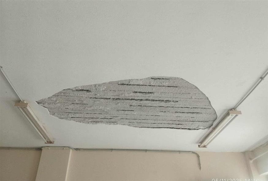 Έπεσαν σοβάδες σε δημοτικό στο Πόρτο Ράφτη (Σύλλογος Εκπαιδευτικών Π.Ε.«Κώστας Σωτηρίου»)