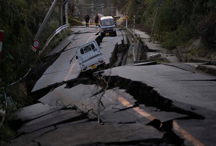 Το χάσμα που άνοιξε ο σεισμός... /copyright Ap Photos