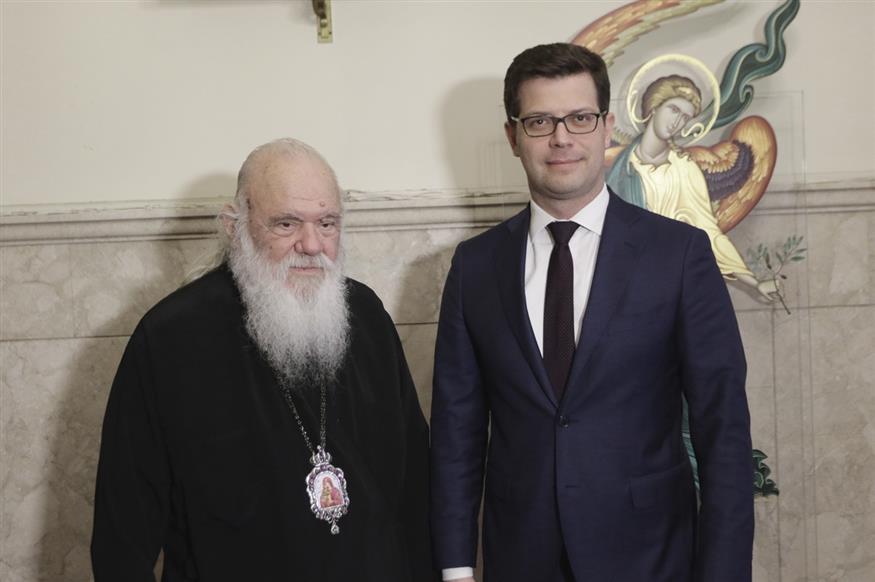 ο Αρχιεπίσκοπος Ιερώνυμος με τον Άγγελο Τόλκα (Eurokinissi)