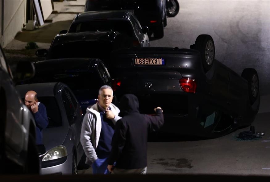 Τρικάκια, μπογιές και αναποδογυρισμένο όχημα έξω από το σπίτι του Ντογιάκου (INTIME) Τρικάκια, μπογιές και αναποδογυρισμένο όχημα έξω από το σπίτι του Ντογιάκου (INTIME)