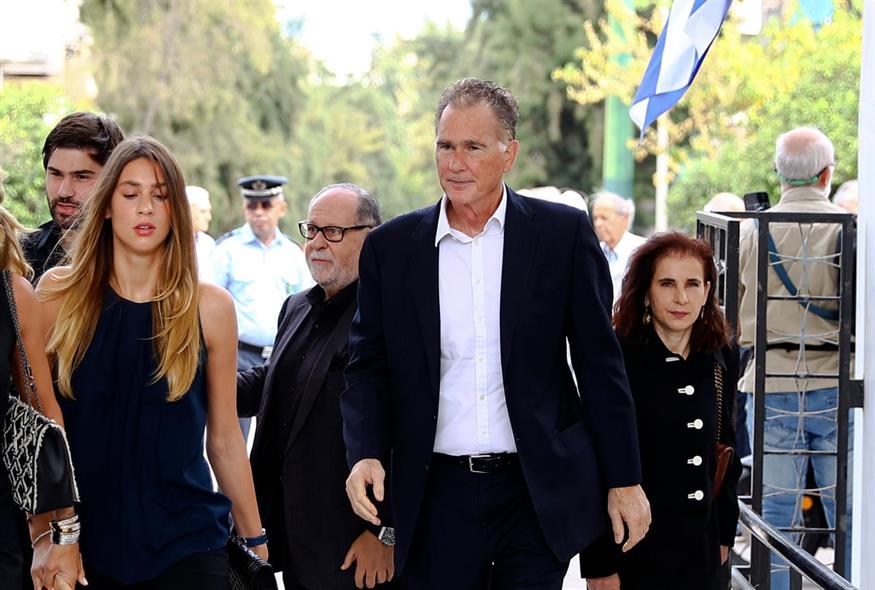 Μαργαρίτα Παπανδρέου: Οικογένεια, φίλοι και πολιτικός κόσμος στο τελευταίο αντίο στο A Νεκροταφείο Αθηνών (gallery) Μαργαρίτα Παπανδρέου: Οικογένεια, φίλοι και πολιτικός κόσμος στο τελευταίο αντίο στο A Νεκροταφείο Αθηνών (gallery)