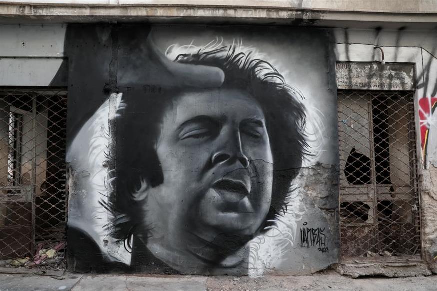 Γκράφιτι στην Αθήνα με τη μορφή του Μίκη Θεοδωράκη / ΒΑΣΙΛΗΣ ΡΕΜΠΑΠΗΣ/EUROKINISSI