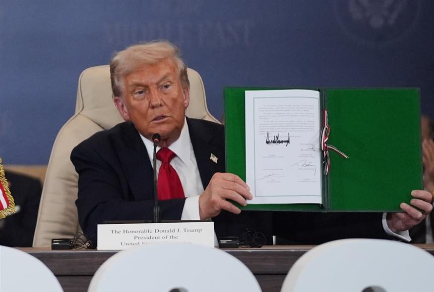 Η ιστορική συμφωνία (Evan Vucci/AP)