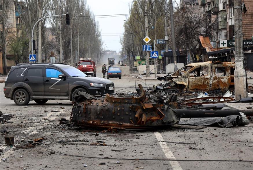 Εικόνες καταστροφής στη Μαριούπολη (AP Photo/Alexei Alexandrov)