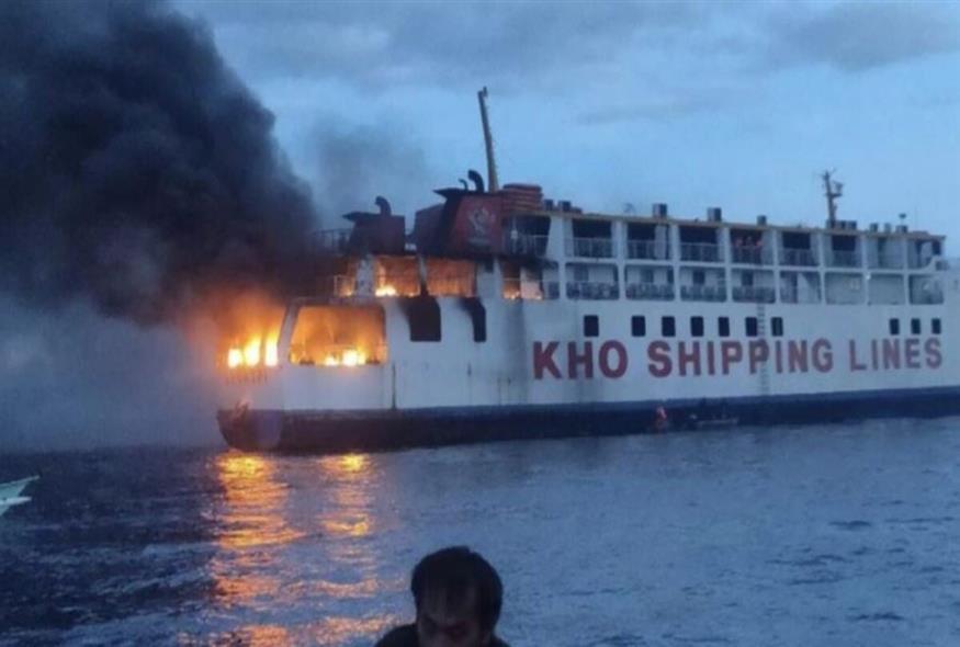 Φωτιά σε πλοίο στις Φιλιππίνες