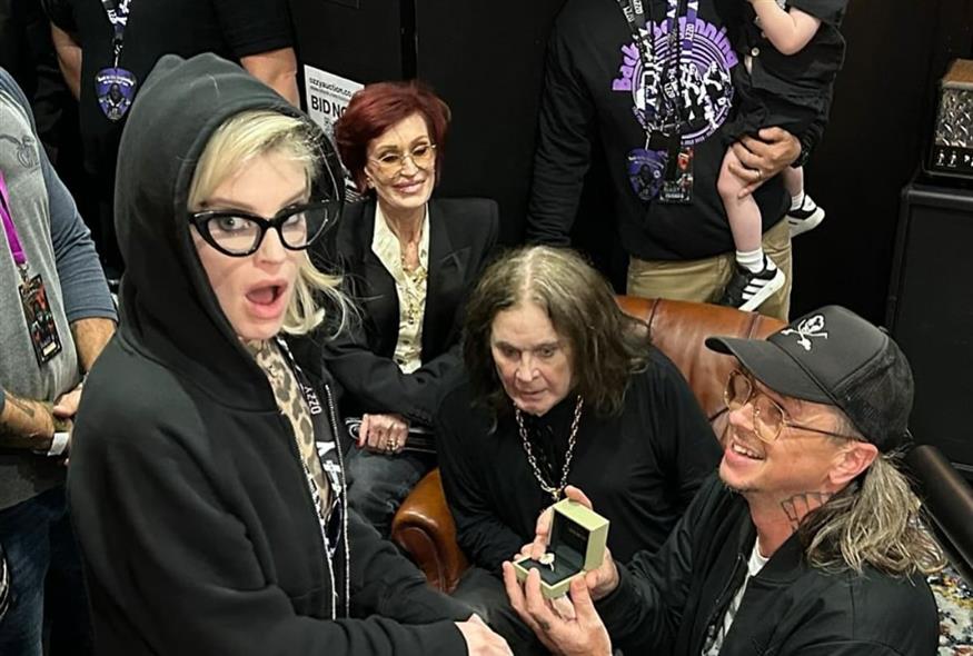 Ο Όζι Όσμπορν μαζί με την οικογένειά του (Copyright: Instagram)