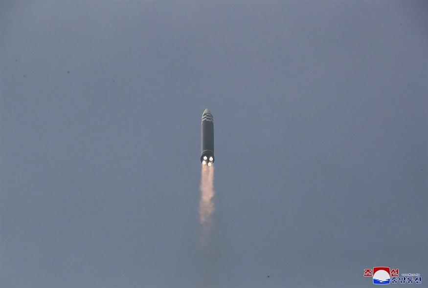 Εκτόξευση βαλλιστικού πυραύλου από τη Βόρεια Κορέα (φωτογραφία αρχείου / Associated Press)