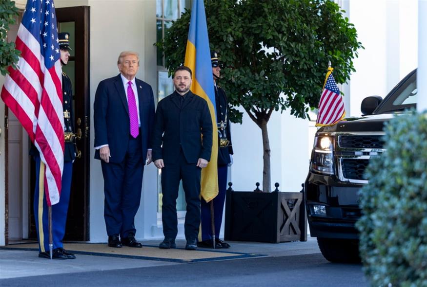 Ντόναλντ Τραμπ και Βολοντιμίρ Ζελένσκι (EPA/SHAWN THEW)