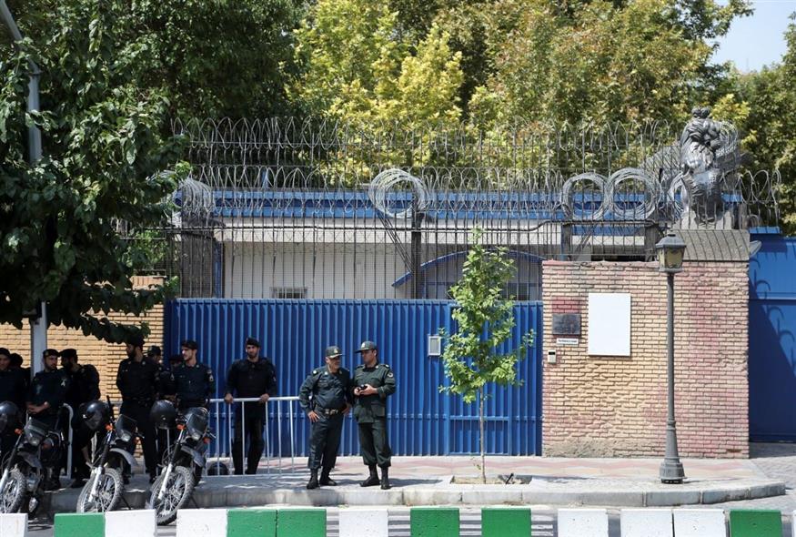 Η βρετανική πρεσβεία στην Τεχεράνη (Associated Press)