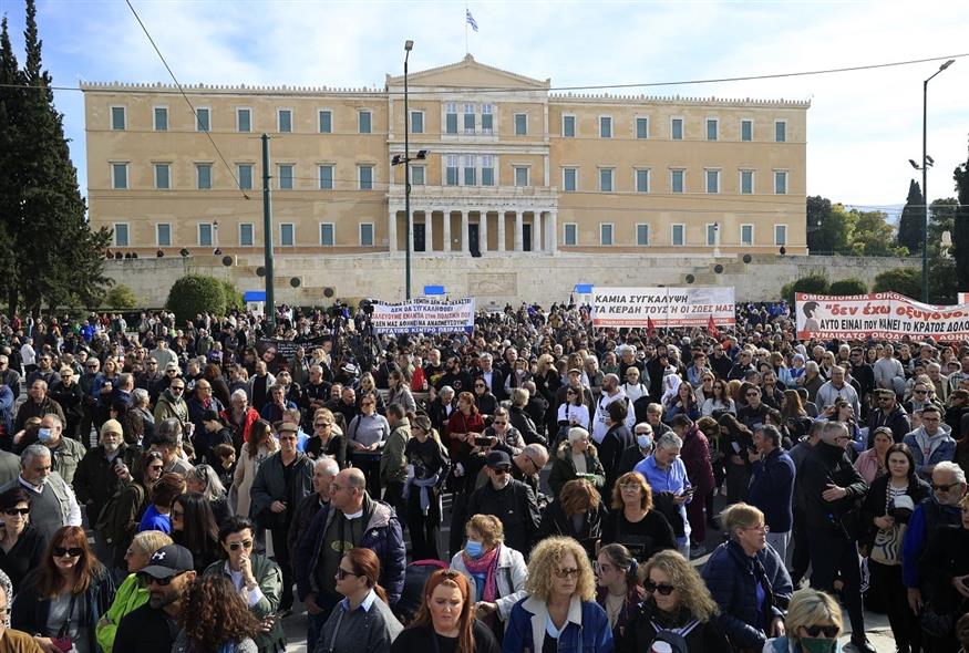 Συλλαλητήριο για τα Τέμπη στο Σύνταγμα (ΓΙΩΡΓΟΣ ΚΟΝΤΑΡΙΝΗΣ/EUROKINISSI)