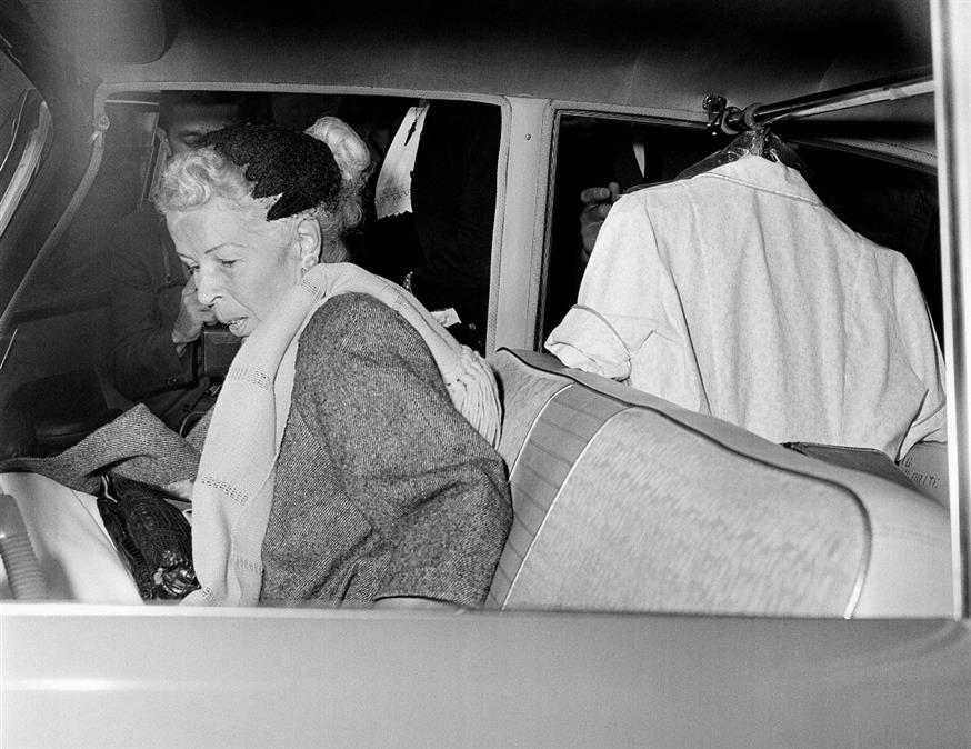 Η Γκίλαρς κατά την αποφυλάκισή της το 1961. /copyright Ap Photos