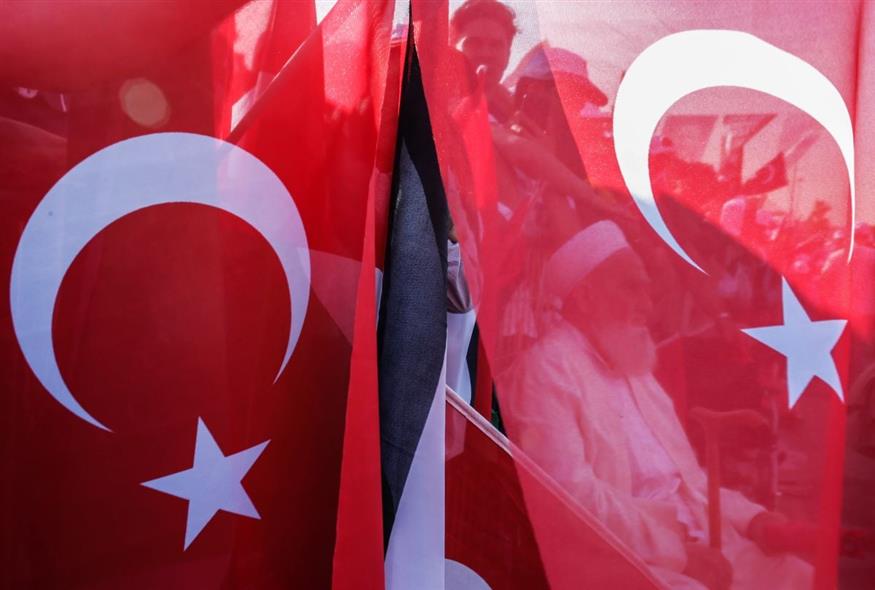 Τουρκική σημαία (AP Photo/Emrah Gurel)