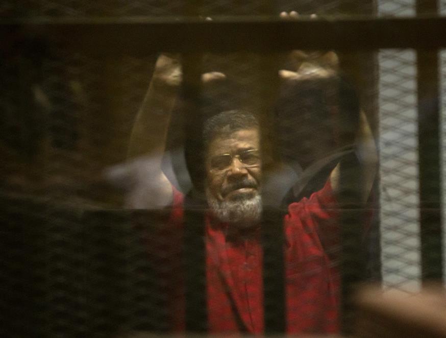 Ο Μοχάμεντ Μόρσι στη φυλακή (AP Photo/Amr Nabil)