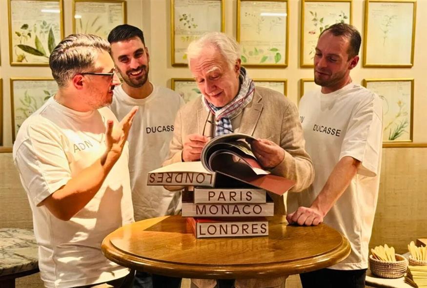 Ο Alain Ducasse, οι επικεφαλής σεφ και το «ADN» ©Sandrine Kauffer