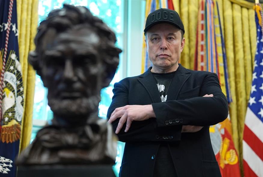 Ο Ίλον Μασκ στον Λευκό Οίκο (AP Photo/Evan Vucci)