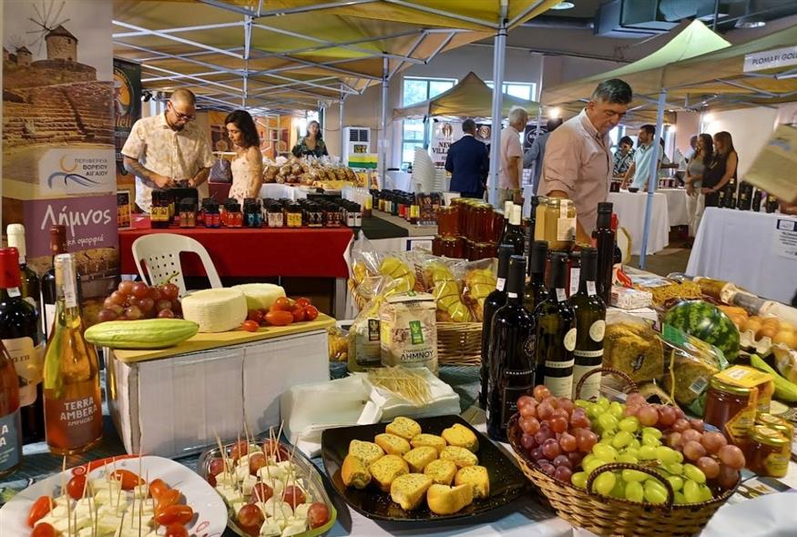 Πλούσιο και εντυπωσιακό το τραπέζι της Λήμνου | © Χριστίνα Τσαμουρά Πλούσιο και εντυπωσιακό το τραπέζι της Λήμνου | © Χριστίνα Τσαμουρά