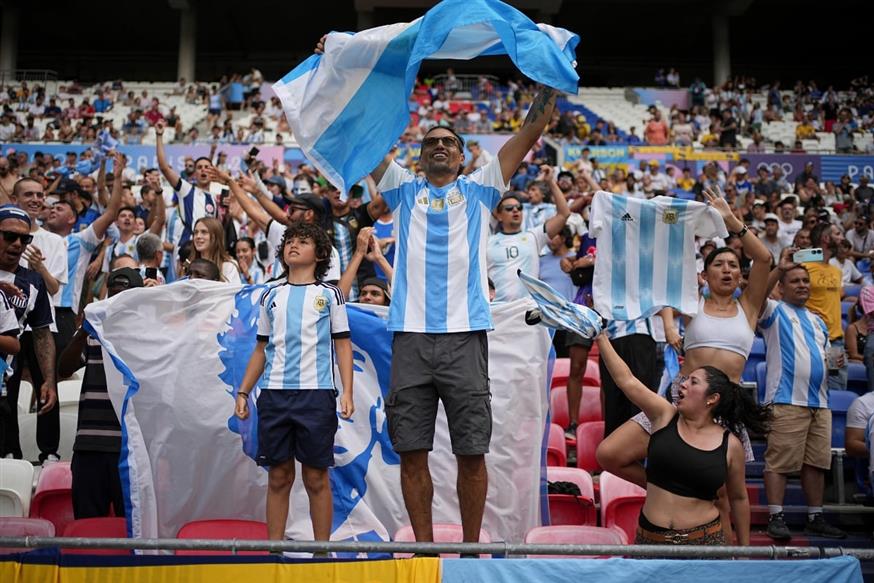 Οι οπαδοί της Αργεντινής ετοιμοπόλεμοι παντού... /copyright Ap Photos