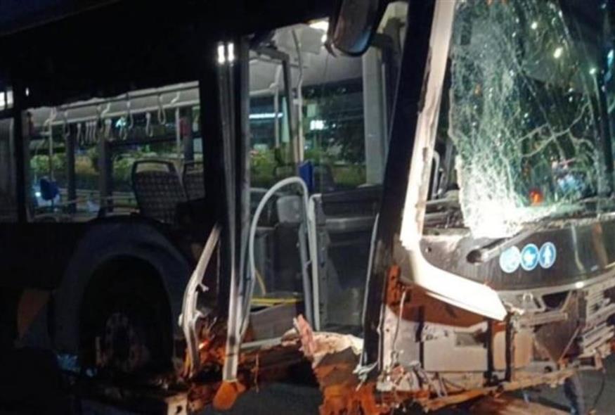 Λεωφόρος Βουλιαγμένης: «Ακυβέρνητο» λεωφορείο ξήλωσε κολώνες