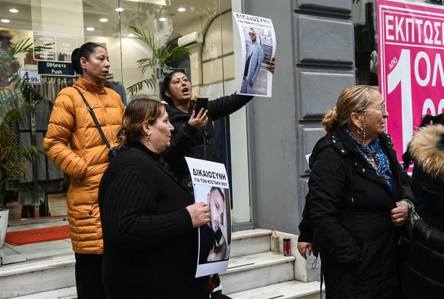 Συγκέντρωση έξω από το δικαστήριο Πάτρας (EUROKINISSI)