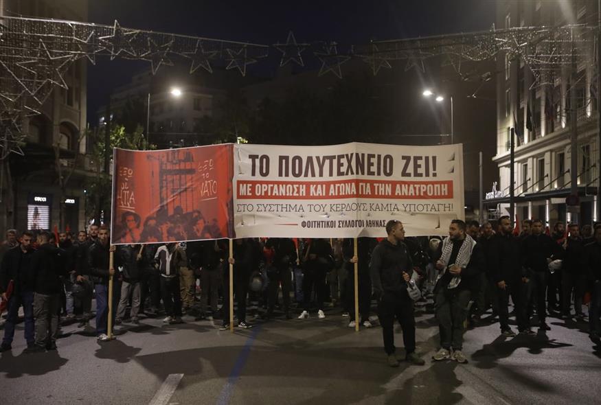 Χιλιάδες άνθρωποι στην πορεία του Πολυτεχνείου (INTIME)