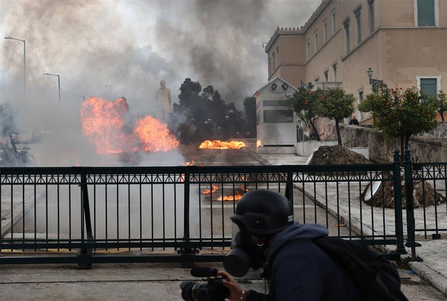 Επεισόδια μετά το τέλος της απεργιακής συγκέντρωσης στην Αθήνα (gallery)