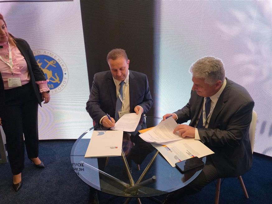 Υπογραφή μνημονίου συνεργασίας μεταξύ του Αθανάσιου Λιάγκου και του Γιώργου Κουμπενά