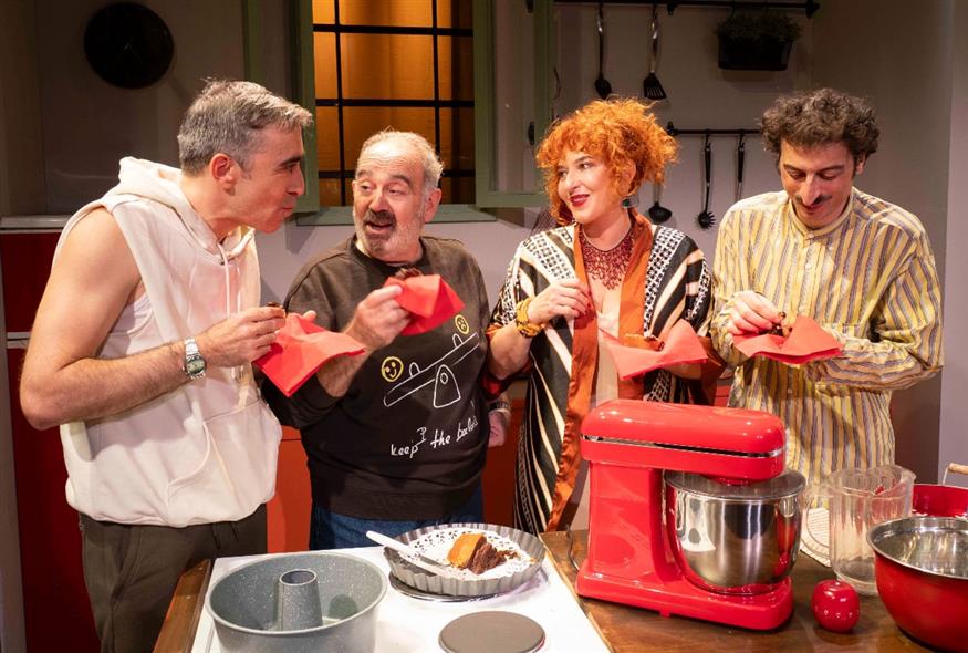 Στο «Κέικ» πρωταγωνιστούν οι Φαίδρα Δρούκα, Ερρίκος Λίτσης, Γιάννης Λεάκος και Προμηθέας Νεραττίνι Δοκιμάκης (Copyright: Γιώργος Καλφαμανώλης)