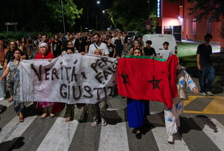Διαδηλώσεις στους δρόμους για τον θάνατο του Αμπντεραχίμ Φακίρ (AP) Διαδηλώσεις στους δρόμους για τον θάνατο του Αμπντεραχίμ Φακίρ (AP)