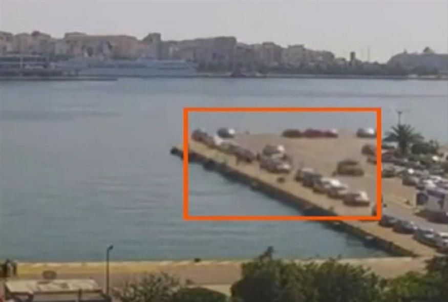 Βίντεο - ντοκουμέντο από τη διάσωση της 5χρονης στο λιμάνι του Πειραιά (Video Capture)